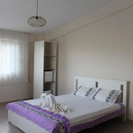 Heredot's House Lodge *