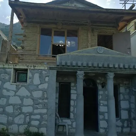 Lodge Heredot's House *