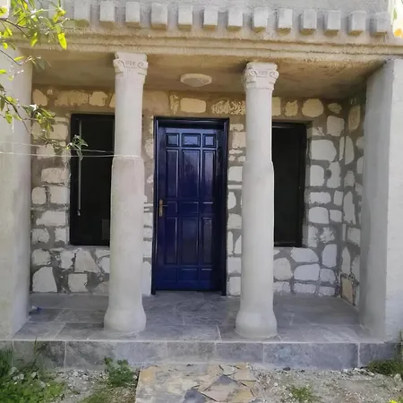 Heredot's House Lodge *