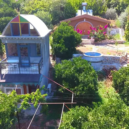 Heredot's House Lodge *